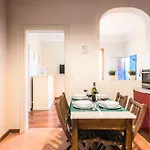 Hostly - La Pera - 2 Bedrooms, Full Center